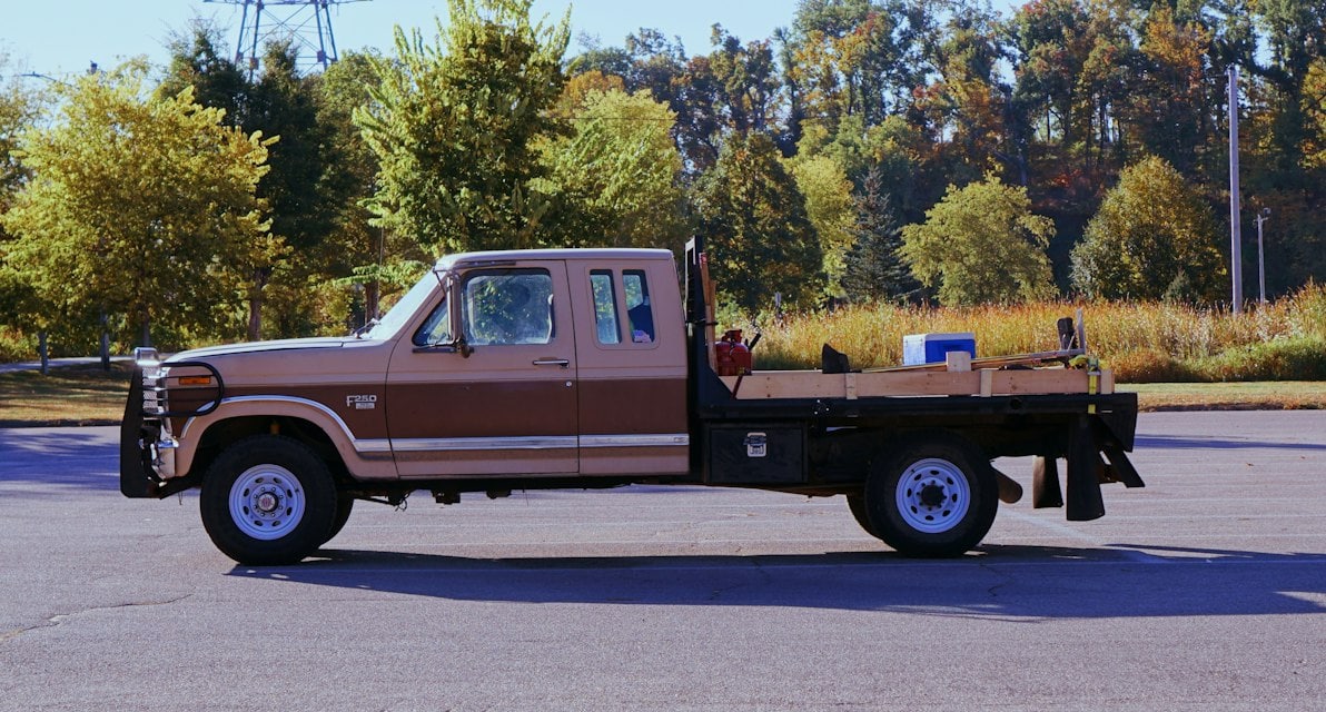 Pickup truck with a flatbed trailer for hotshot loads